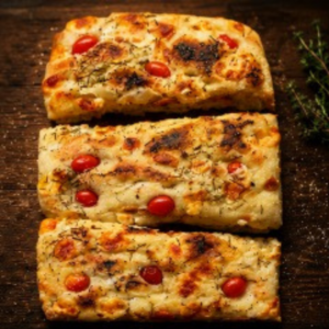 Focaccia com Cobertura de Tomate Cereja, Alecrim e Flor de Sal ( 400g )